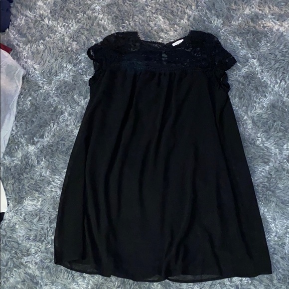 Dresses & Skirts - Black flowy dress